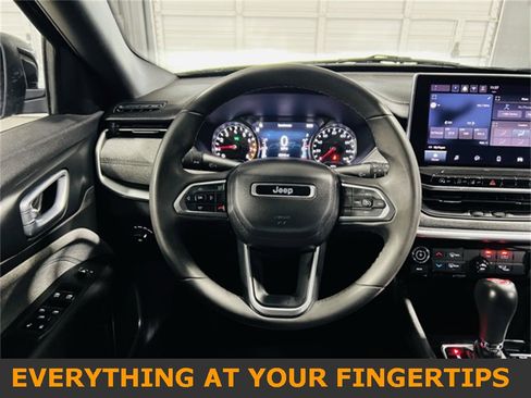 Used 2024 Jeep Compass Latitude image 5