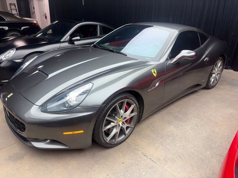 Used 2010 Ferrari California RWD image 1