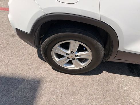 Used 2018 Chevrolet Trax LT w/ LT Convenience Package FWD image 22