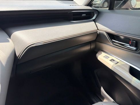 Used 2022 Toyota Venza XLE AWD/4WD image 24