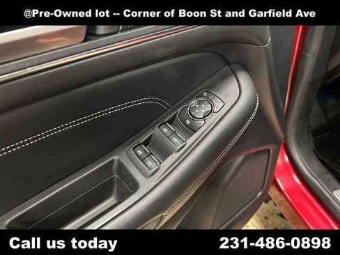 Used 2021 Ford Edge Titanium AWD/4WD image 16