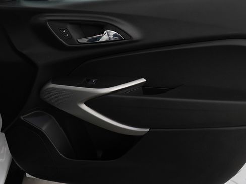 Used 2024 Chevrolet Trax LS image 9