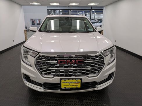 Used 2022 GMC Terrain Denali image 2