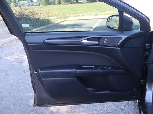 Used 2018 Ford Fusion SE w/ Equipment Group 201A FWD image 23