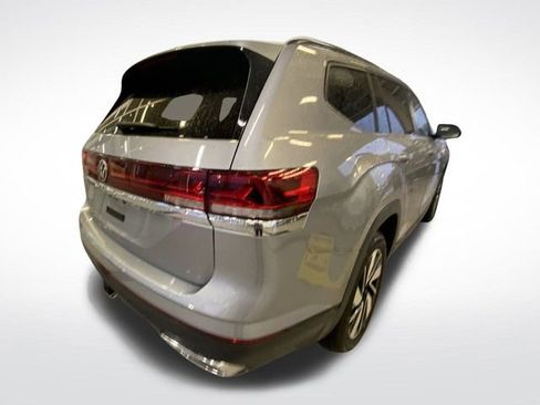 Used 2024 Volkswagen Atlas SE image 9