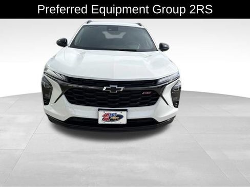 Used 2024 Chevrolet Trax RS w/ Driver Confidence Package FWD image 2