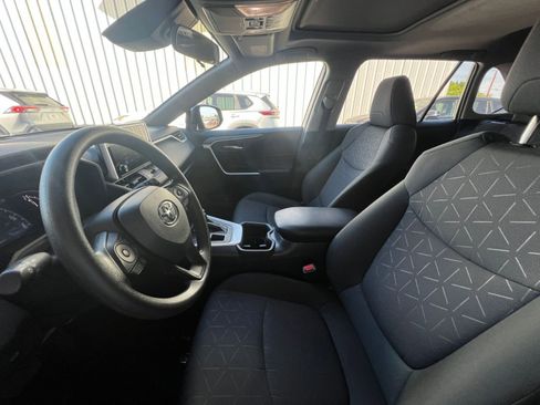 Used 2025 Toyota RAV4 XLE w/ Convenience Package image 28