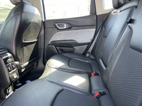 Used 2022 Jeep Compass Latitude AWD/4WD image 12