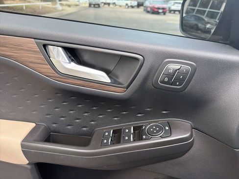 Used 2020 Ford Escape Titanium image 20