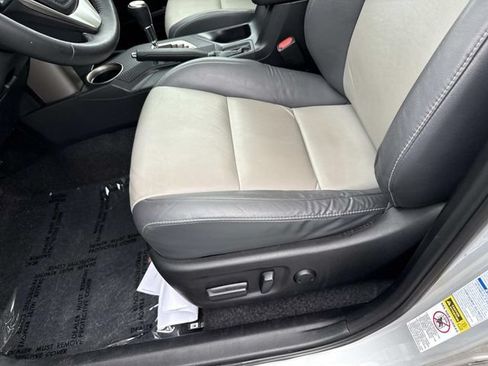 Used 2015 Toyota RAV4 Limited AWD/4WD image 15