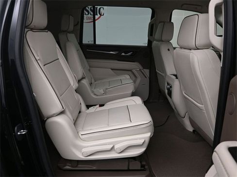 Certified 2023 GMC Yukon XL Denali image 11
