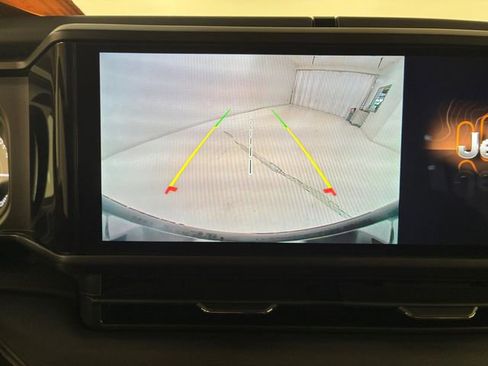 Used 2025 Jeep Wrangler Unlimited Sahara w/ Safety Group image 27