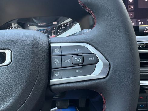 Certified 2025 Jeep Compass Trailhawk AWD/4WD image 19