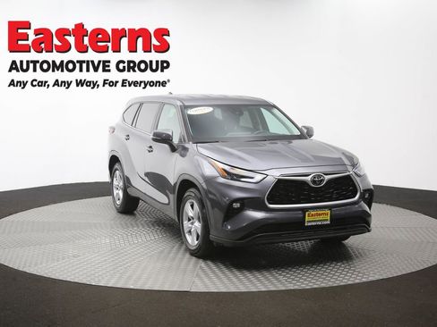 Used 2024 Toyota Highlander LE FWD image 51