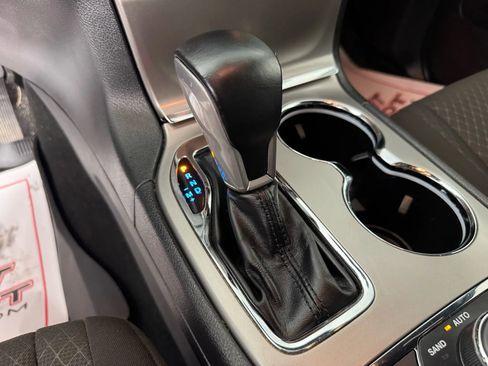 Used 2021 Jeep Grand Cherokee Laredo image 22