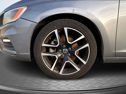 Used 2017 Volvo S60 T5 Dynamic image 9