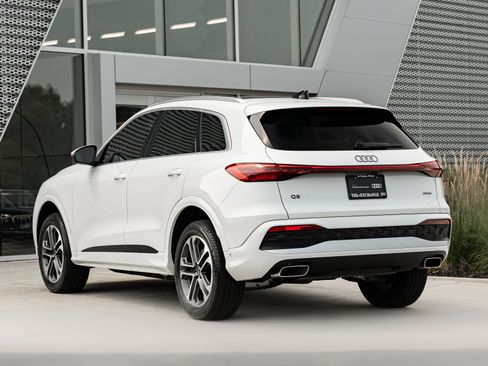 Certified 2025 Audi Q5 Premium AWD/4WD image 5