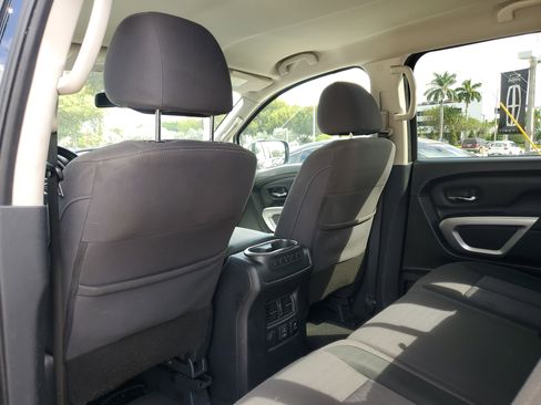 Used 2021 Nissan Titan SV w/ SV Convenience Package image 10