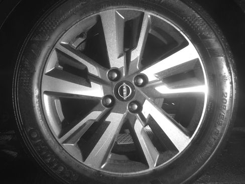 Used 2025 Nissan Versa SV FWD image 13