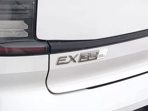 Certified 2025 Volvo EX30 Plus w/ Protection Package Premier image 12