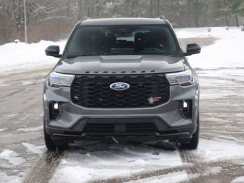 Used 2025 Ford Explorer ST image 22
