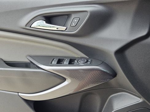 New 2026 Chevrolet Trax ACTIV w/ Sunroof Package FWD image 23