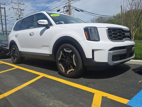 Used 2023 Kia Telluride S image 2