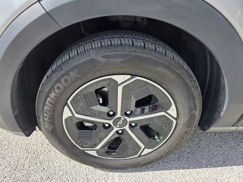 Used 2023 Kia Niro EX FWD image 7