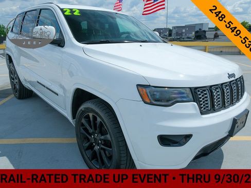 Used 2022 Jeep Grand Cherokee Laredo X AWD/4WD image 4