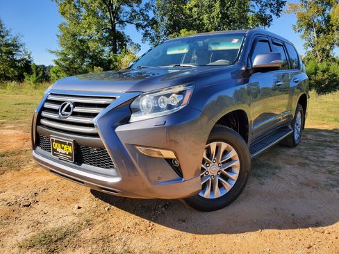 Used 2015 Lexus GX 460 image 2