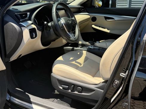 Used 2019 INFINITI QX50 Luxe w/ Navigation Package FWD image 13