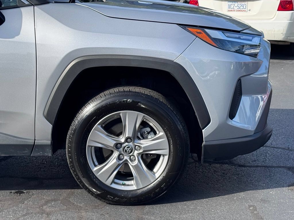 Used 2024 Toyota RAV4 XLE FWD image 40