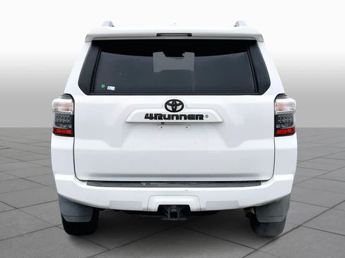 Used 2016 Toyota 4Runner SR5 image 4