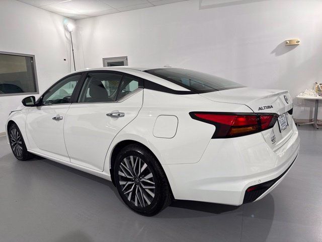 Used 2025 Nissan Altima 2.5 SV FWD image 5