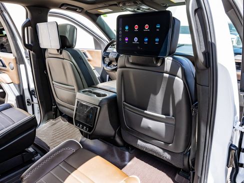 Used 2025 GMC Yukon Denali Ultimate AWD/4WD image 32