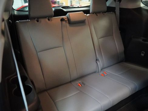 Used 2022 Toyota Highlander XLE AWD/4WD image 25