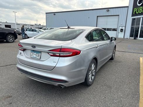 Used 2017 Ford Fusion SE FWD image 7
