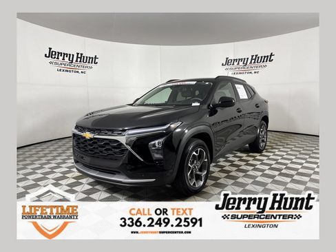 Used 2024 Chevrolet Trax LT FWD image 1