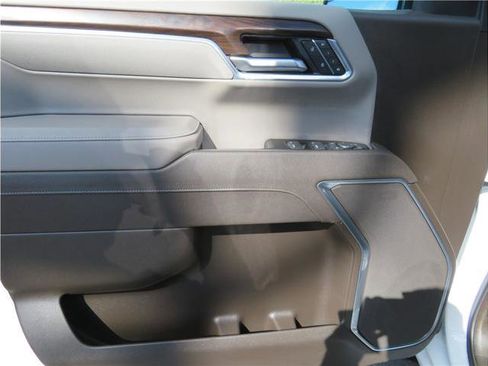 Used 2025 GMC Sierra 1500 SLT image 13