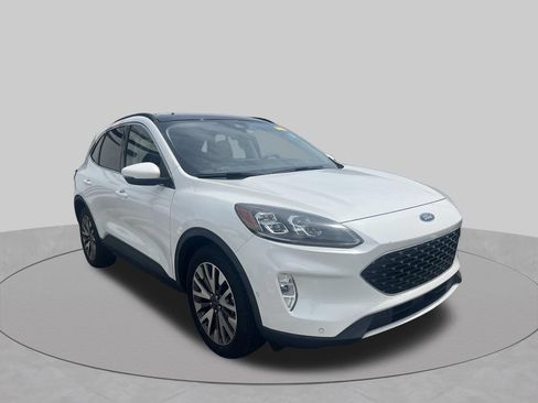 Certified 2020 Ford Escape Titanium w/ Titanium Premium Package 2.0 AWD/4WD image 2