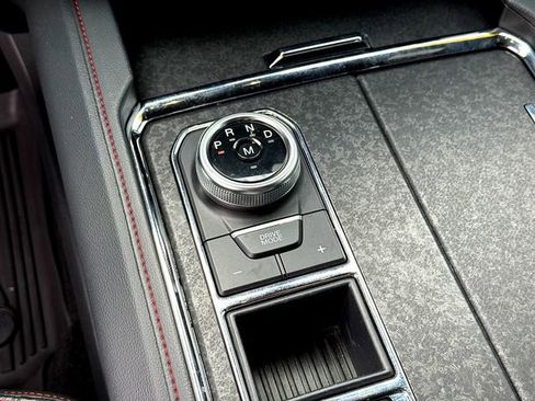 Used 2024 Ford Expedition Limited image 18