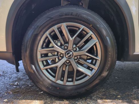Used 2024 Nissan Rogue S FWD image 14