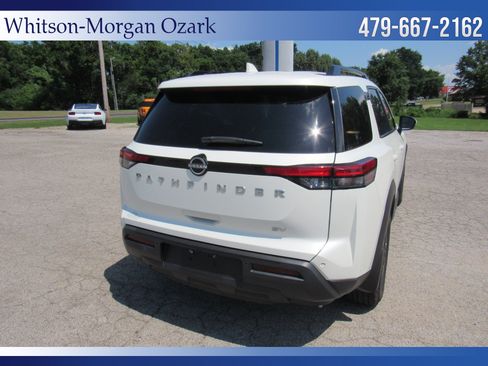 Used 2022 Nissan Pathfinder SV FWD image 12
