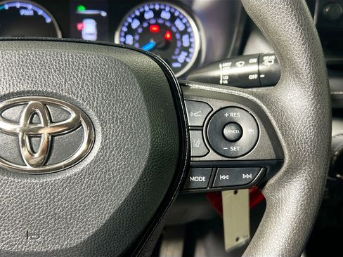 Used 2021 Toyota RAV4 LE image 19