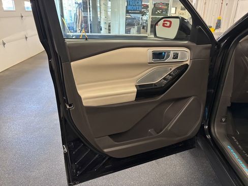 Used 2021 Ford Explorer Platinum w/ Equipment Group 601A image 13