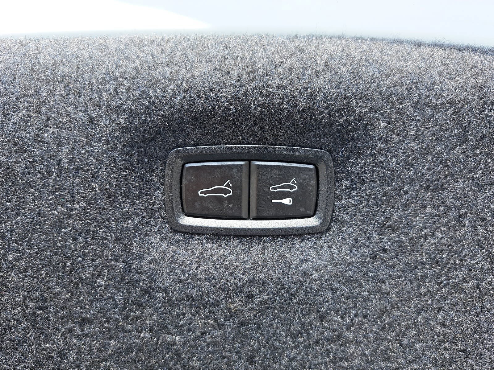 Used 2021 Porsche Taycan RWD image 14