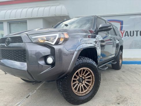 Used 2018 Toyota 4Runner SR5 Premium image 3