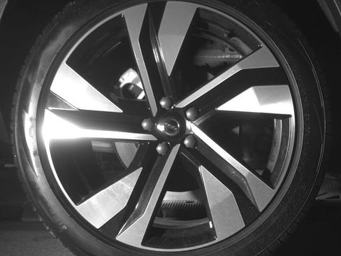 Certified 2025 Volvo XC40 B5 Plus AWD/4WD image 55