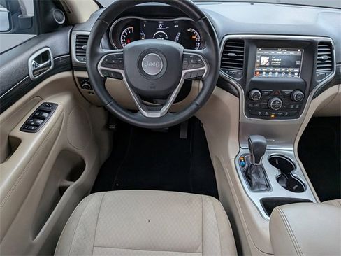 Used 2019 Jeep Grand Cherokee Laredo image 17