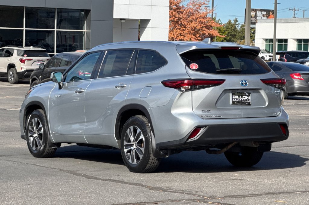 Used 2021 Toyota Highlander XLE AWD/4WD image 9